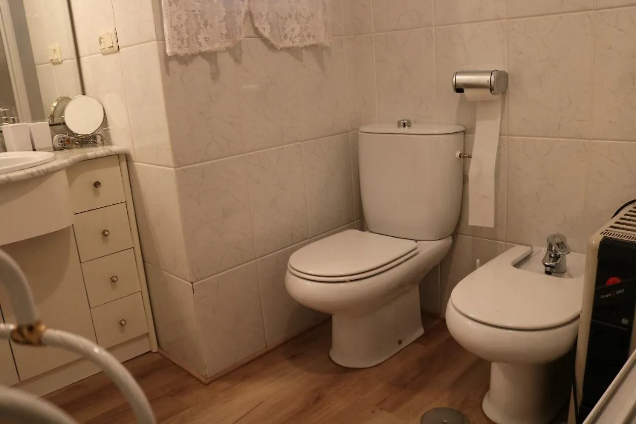 Homestay Calle Martinez Montanes, 19 Hotel Seville